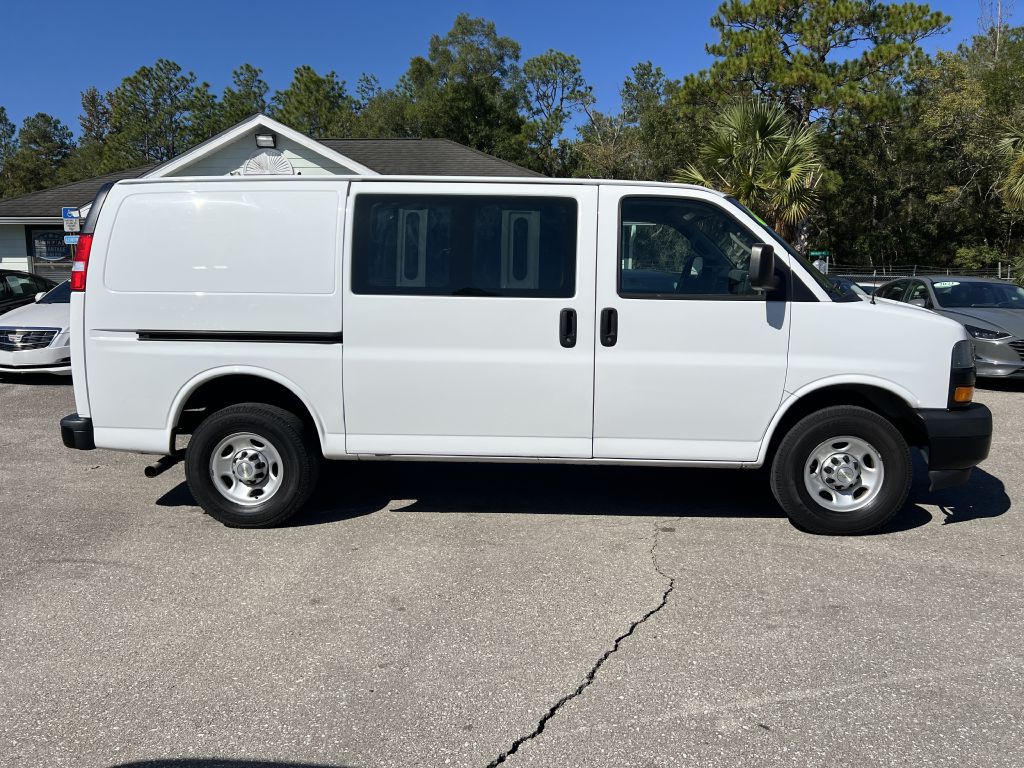 2021 Chevrolet Express Image 4