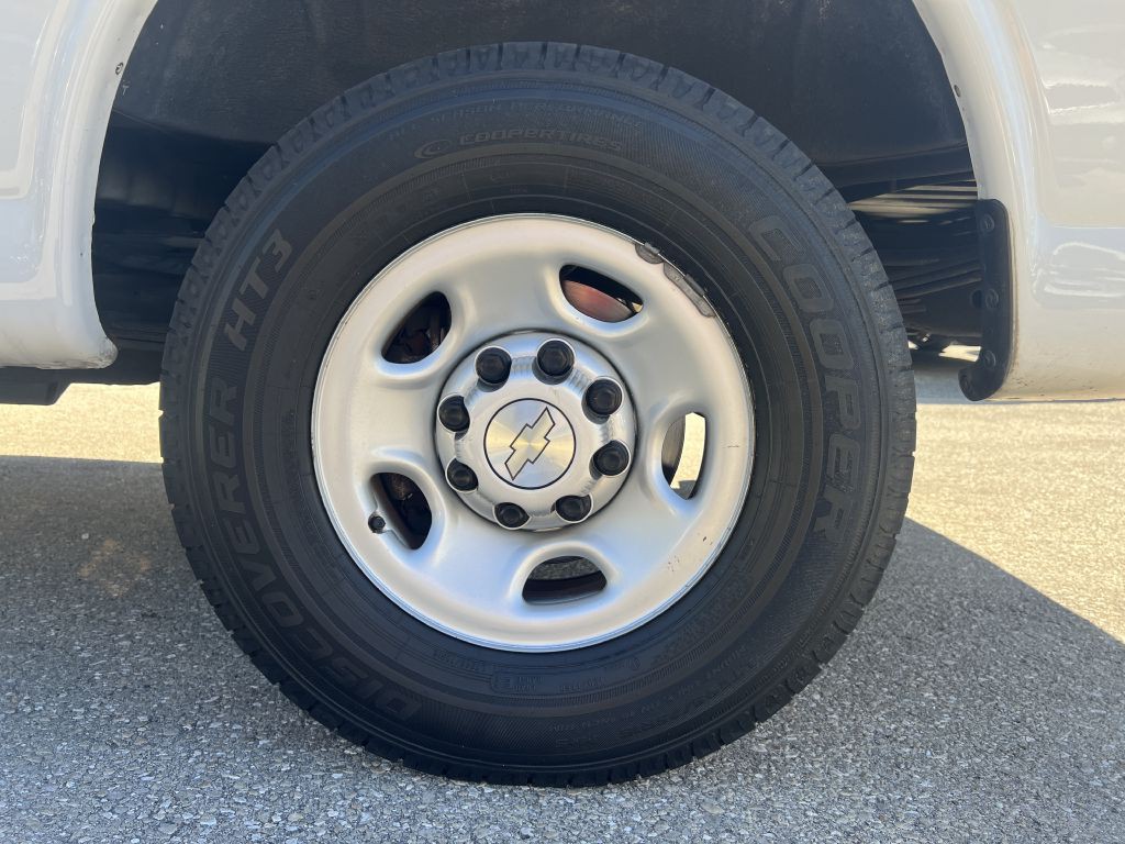 2021 Chevrolet Express Image 17