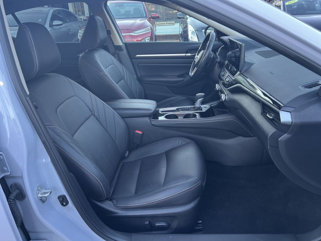 2024 Nissan Altima Image 10