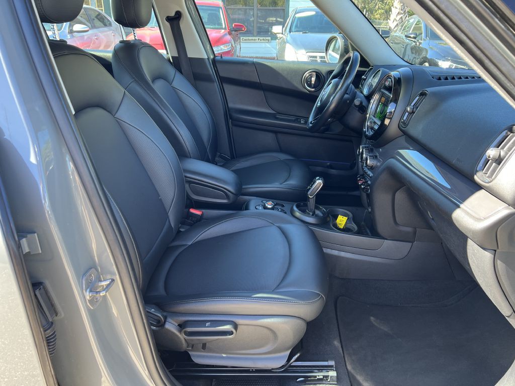 2020 MINI Cooper Image 10
