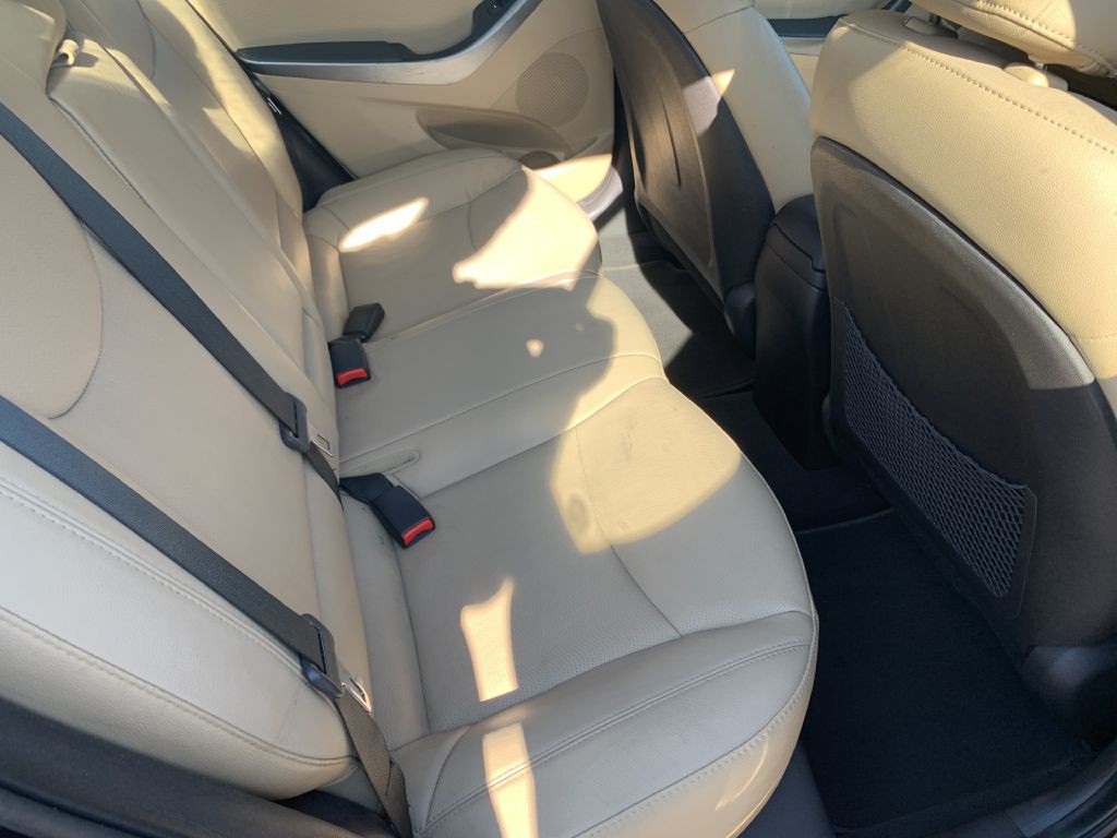 2012 Hyundai Elantra Image 11