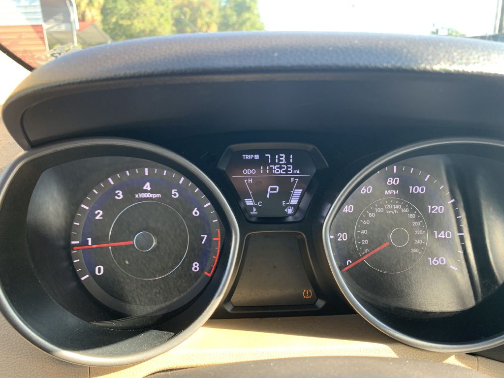 2012 Hyundai Elantra Image 14