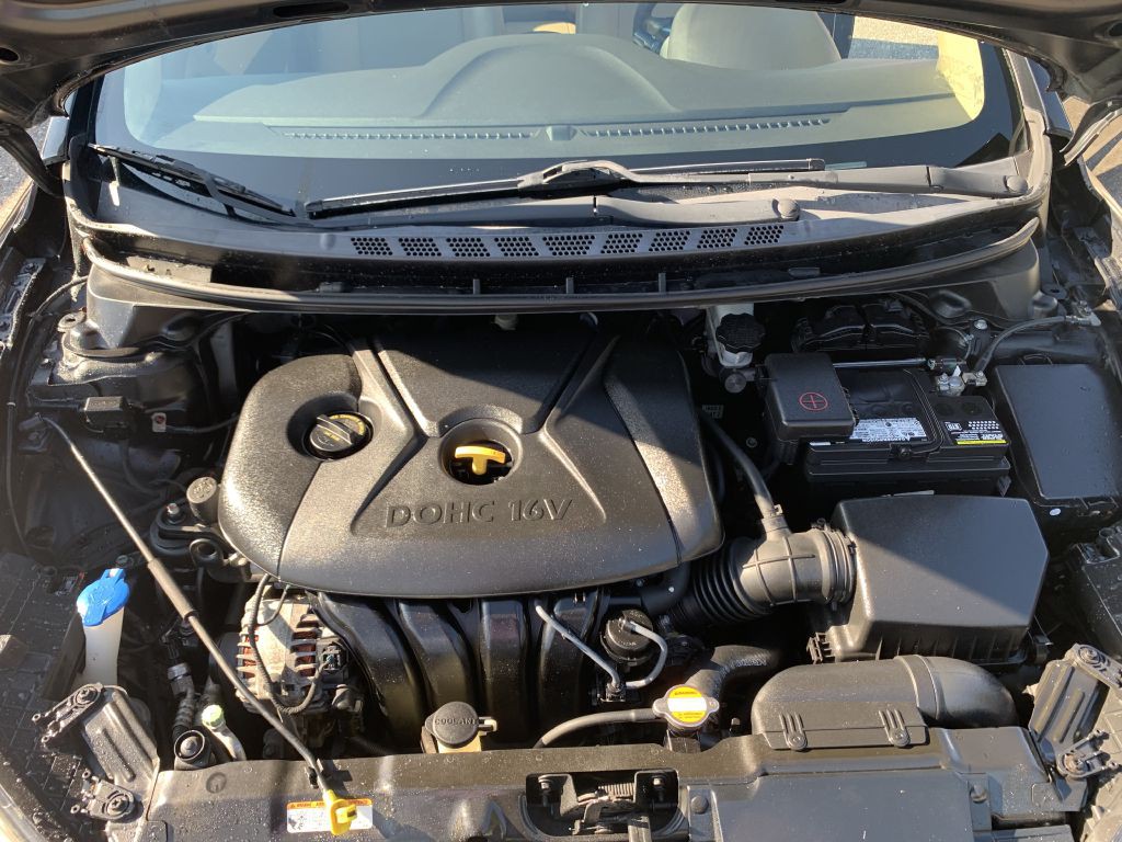 2012 Hyundai Elantra Image 17