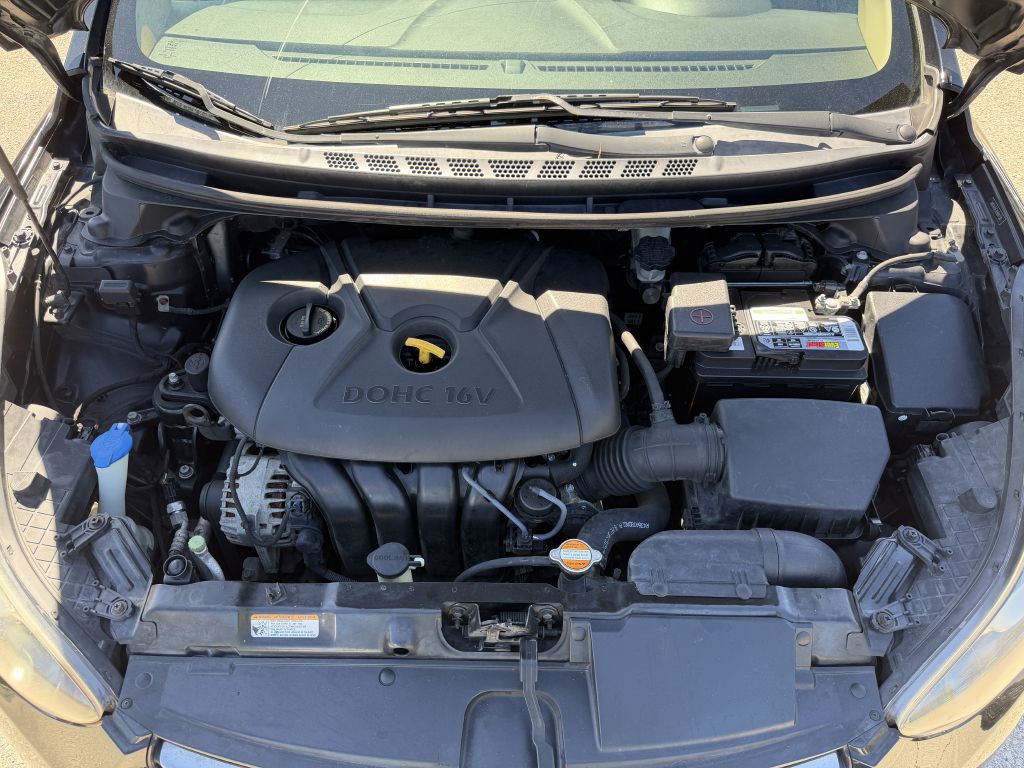 2012 Hyundai Elantra Image 17