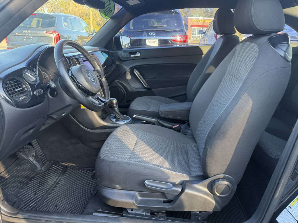 2017 Volkswagen Beetle Image 9