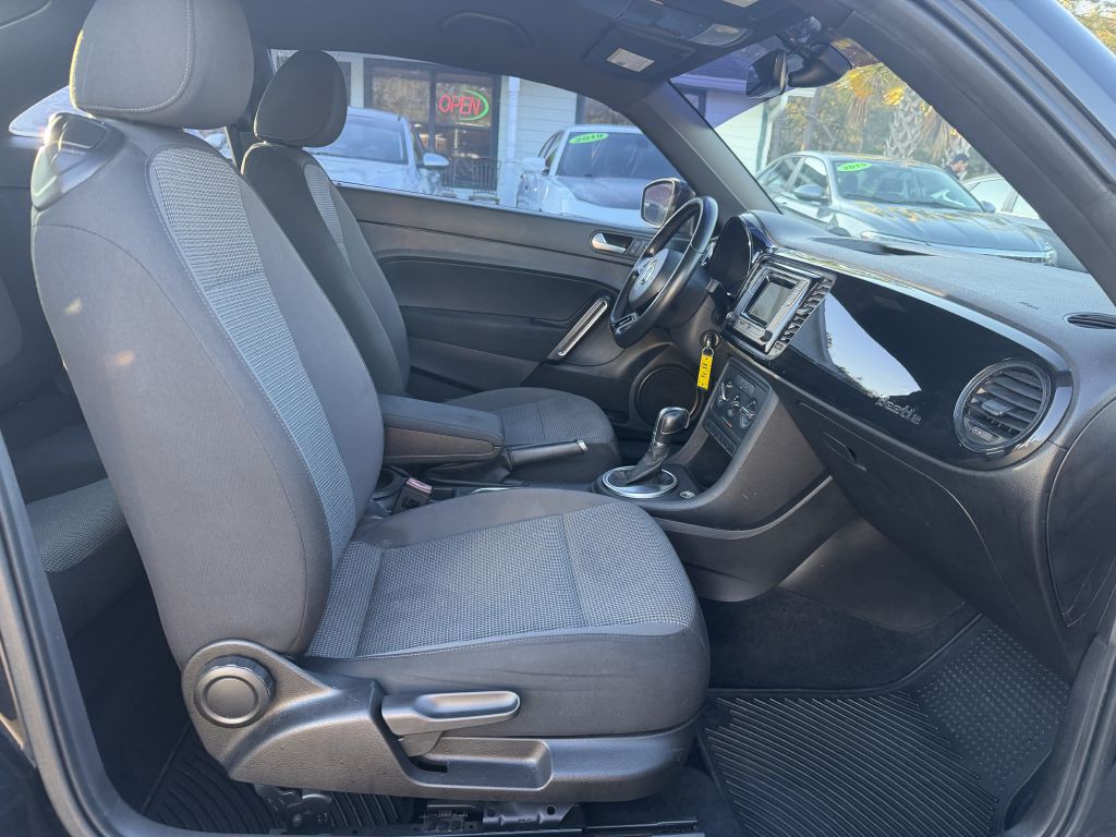 2017 Volkswagen Beetle Image 10