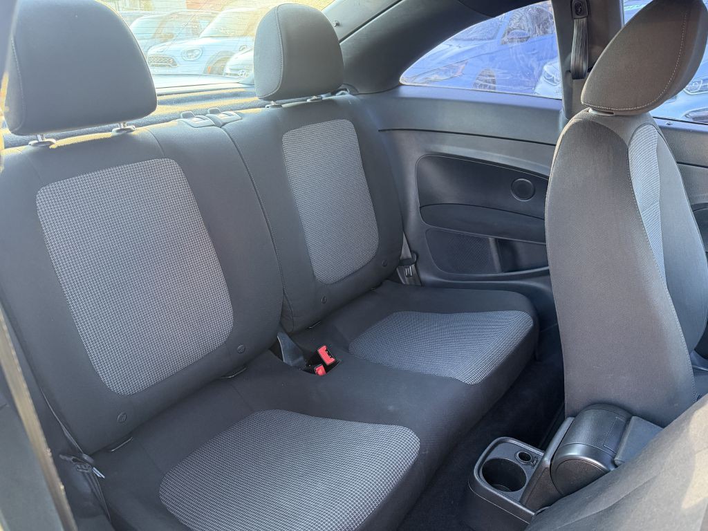 2017 Volkswagen Beetle Image 11