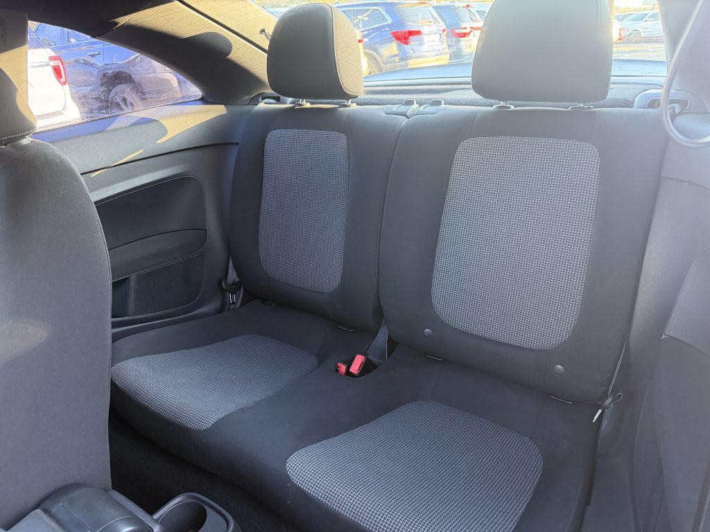 2017 Volkswagen Beetle Image 12