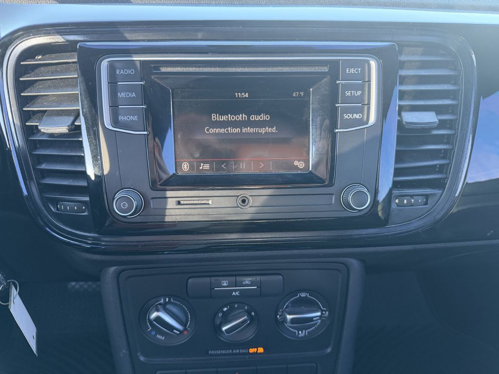 2017 Volkswagen Beetle Image 14