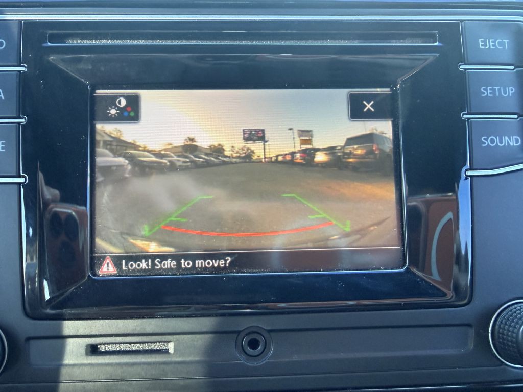 2017 Volkswagen Beetle Image 15