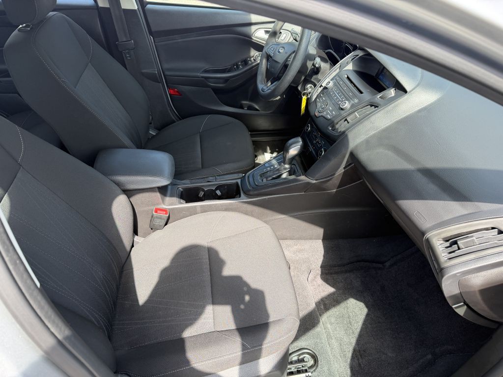 2017 Ford Focus Image 10