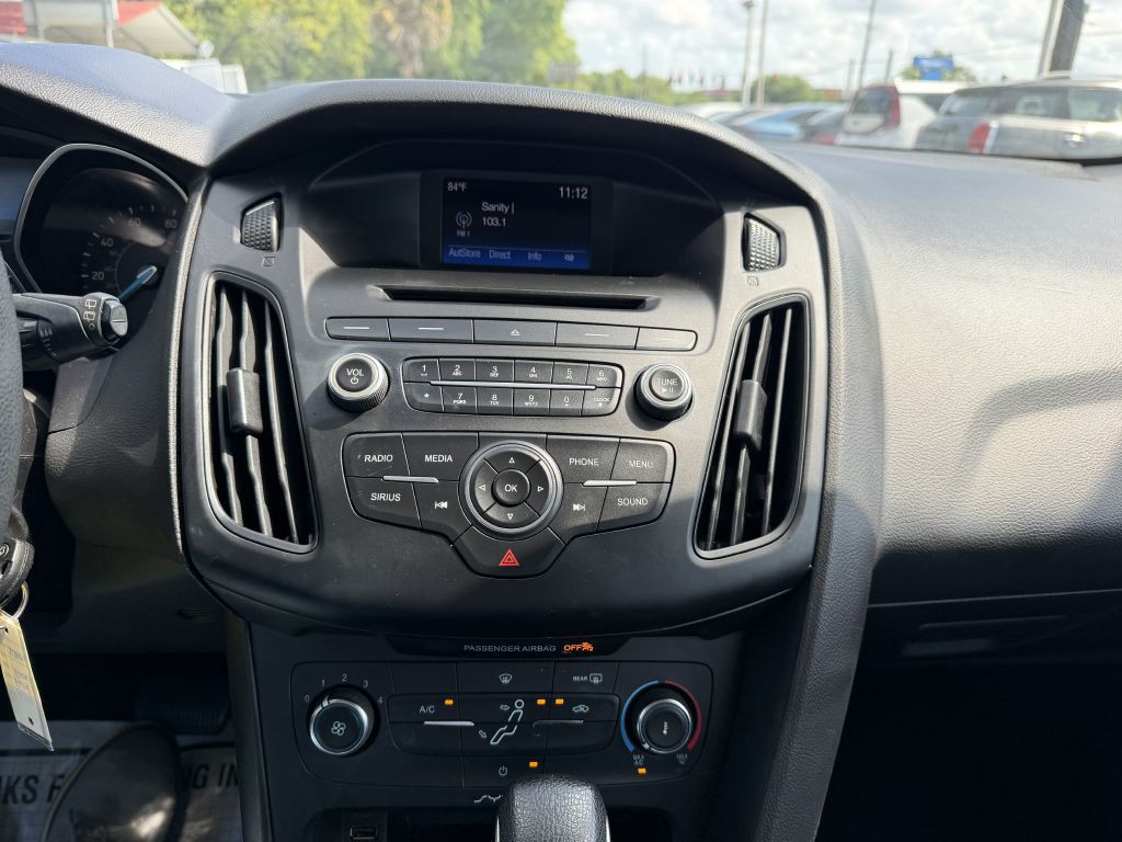 2017 Ford Focus Image 15