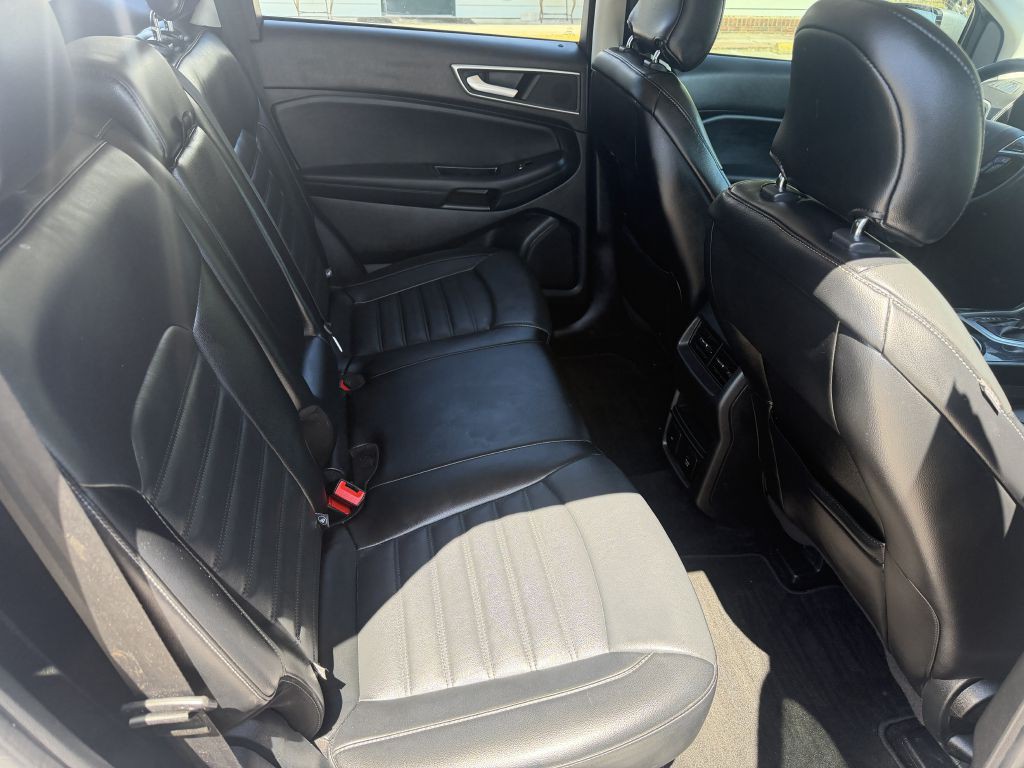 2017 Ford Edge Image 11