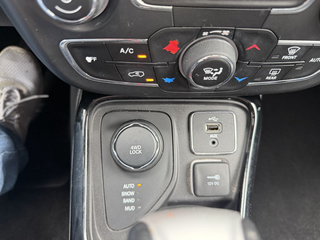2017 Jeep Compass Image 16