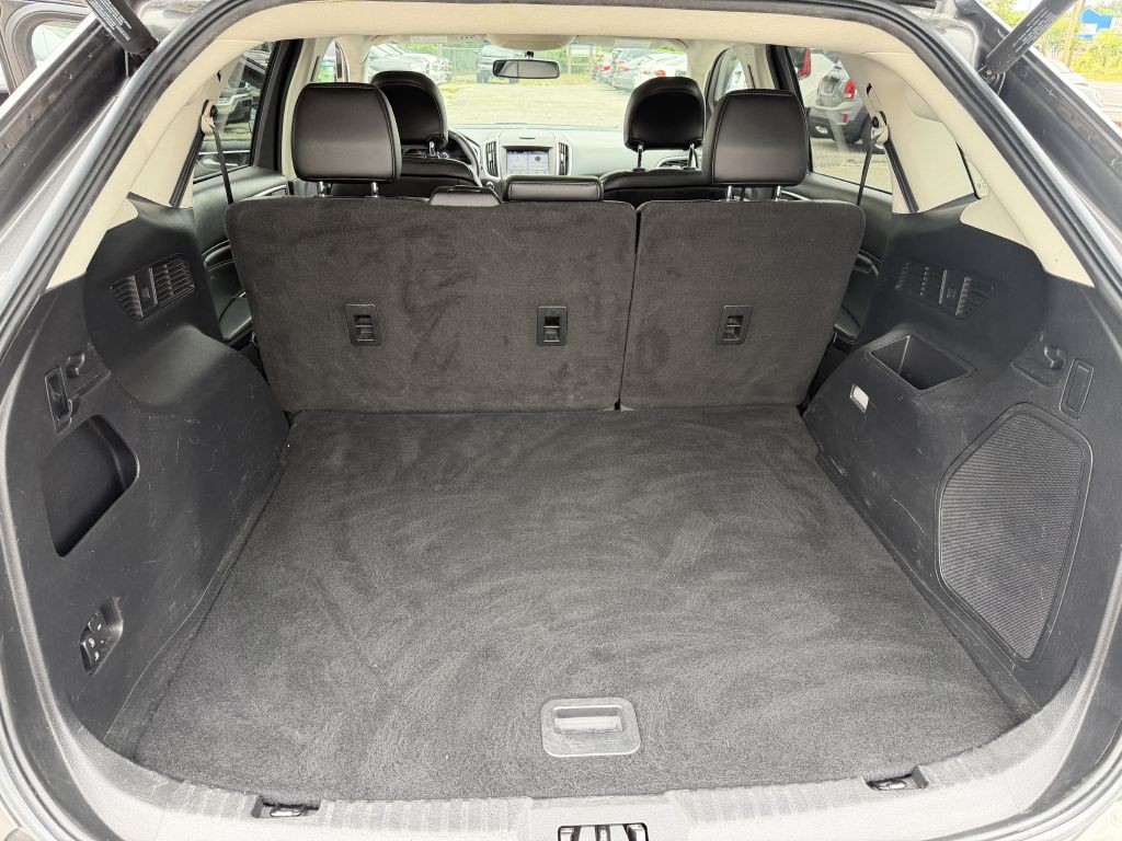 2016 Ford Edge Image 18