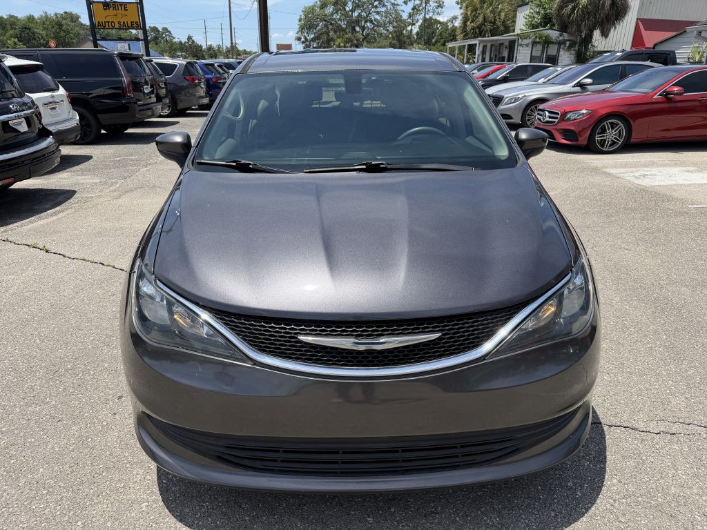 2017 Chrysler Pacifica Image 2