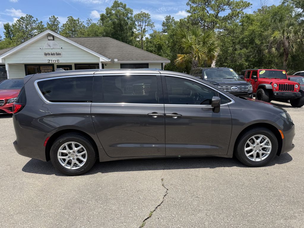 2017 Chrysler Pacifica Image 4