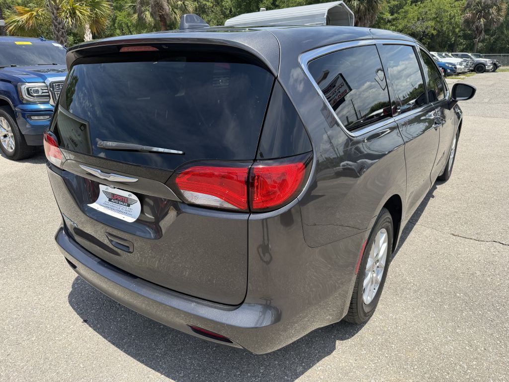 2017 Chrysler Pacifica Image 5