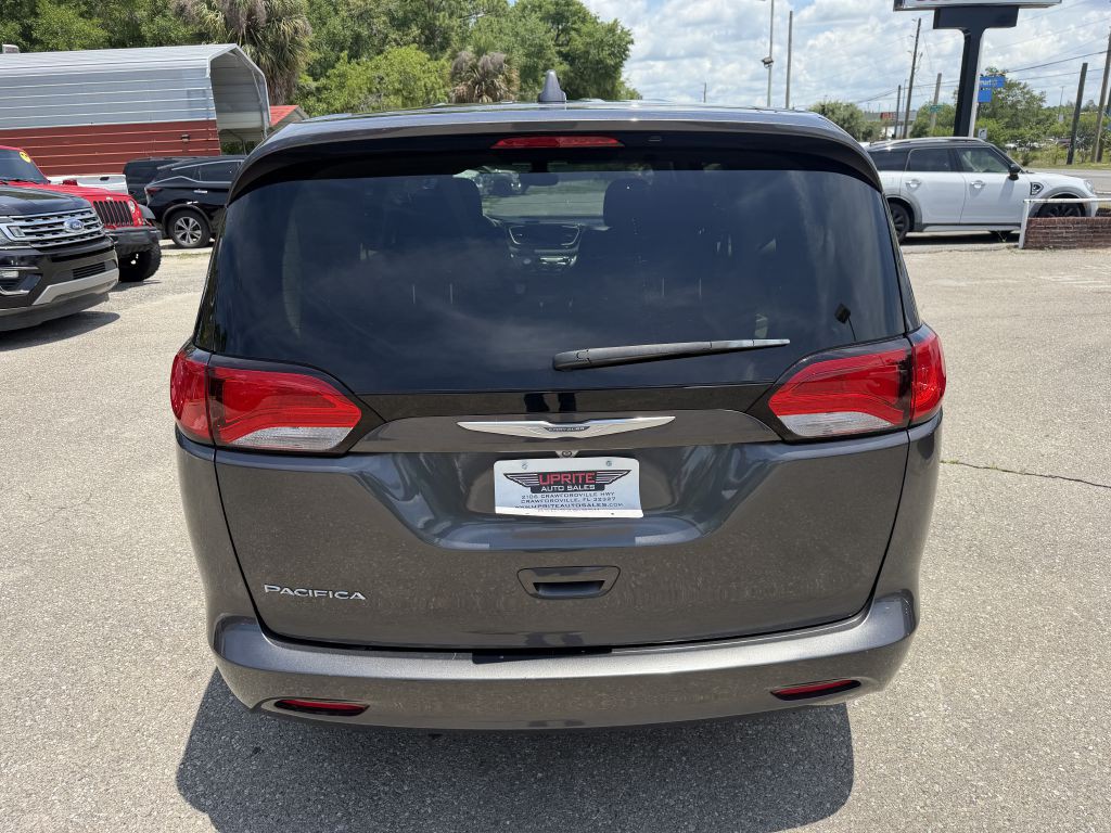 2017 Chrysler Pacifica Image 6