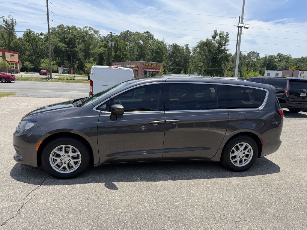 2017 Chrysler Pacifica Image 8