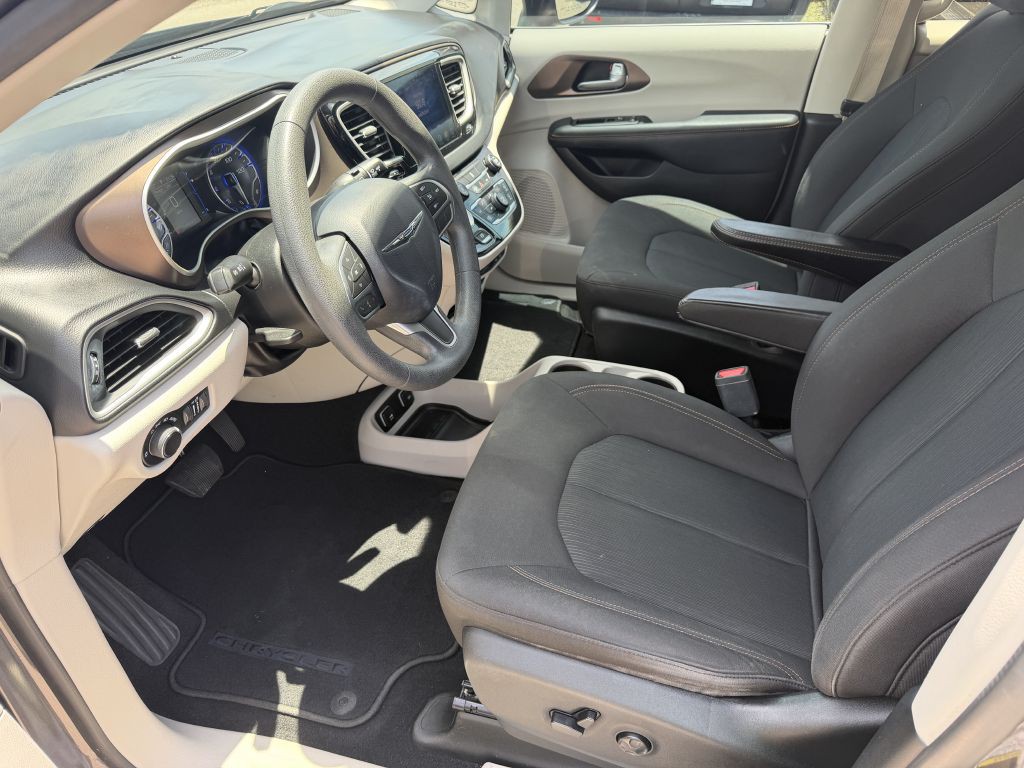 2017 Chrysler Pacifica Image 9