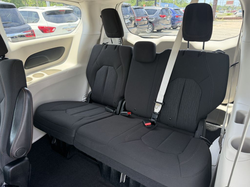 2017 Chrysler Pacifica Image 14