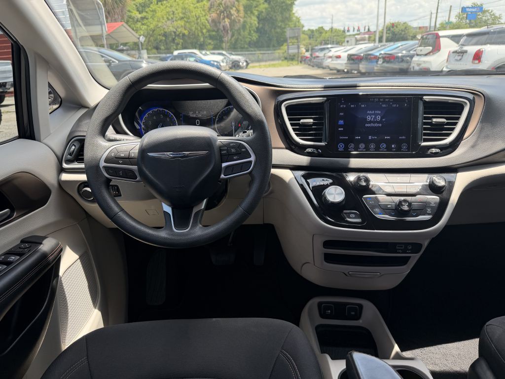 2017 Chrysler Pacifica Image 15