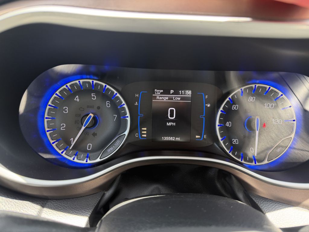 2017 Chrysler Pacifica Image 16