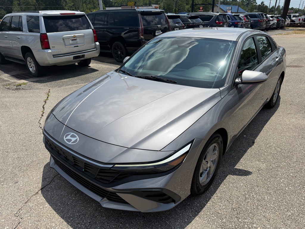 2024 Hyundai Elantra Image 1