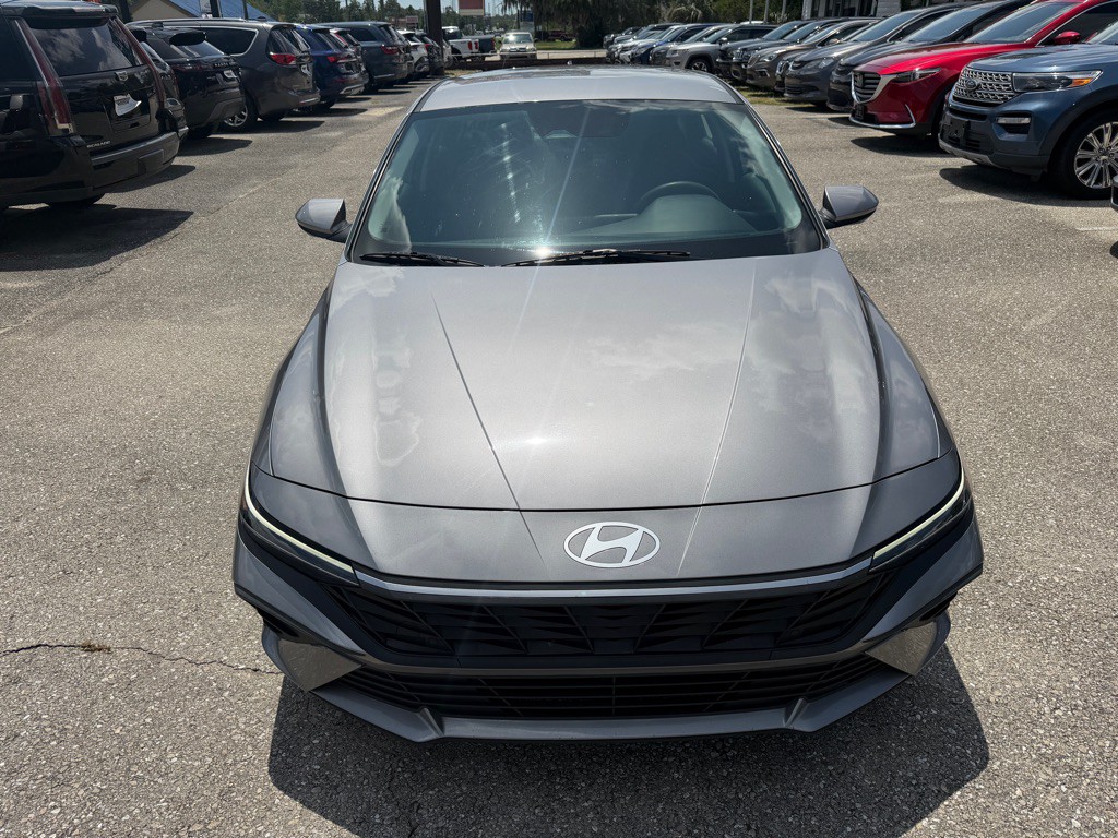 2024 Hyundai Elantra Image 2