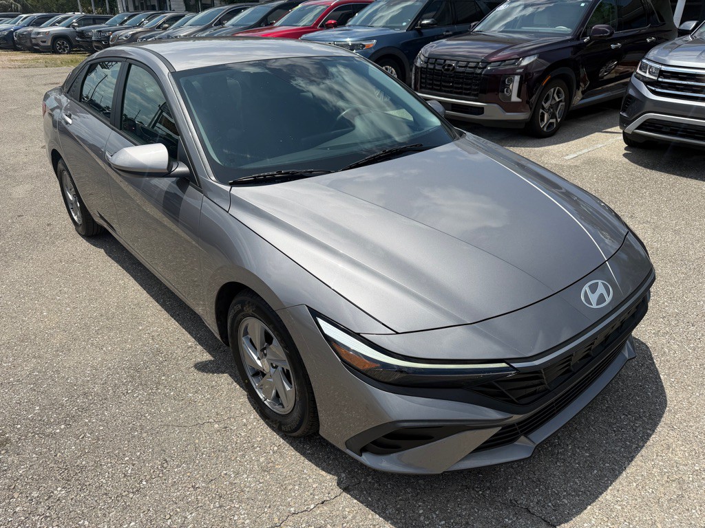 2024 Hyundai Elantra Image 3