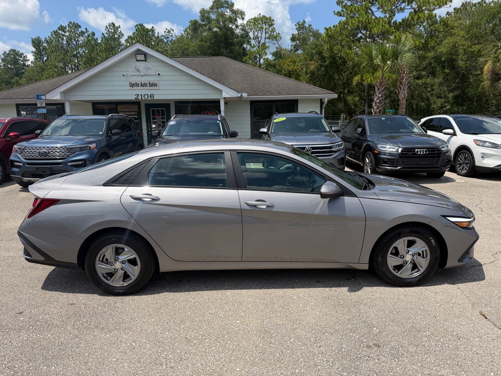 2024 Hyundai Elantra Image 4