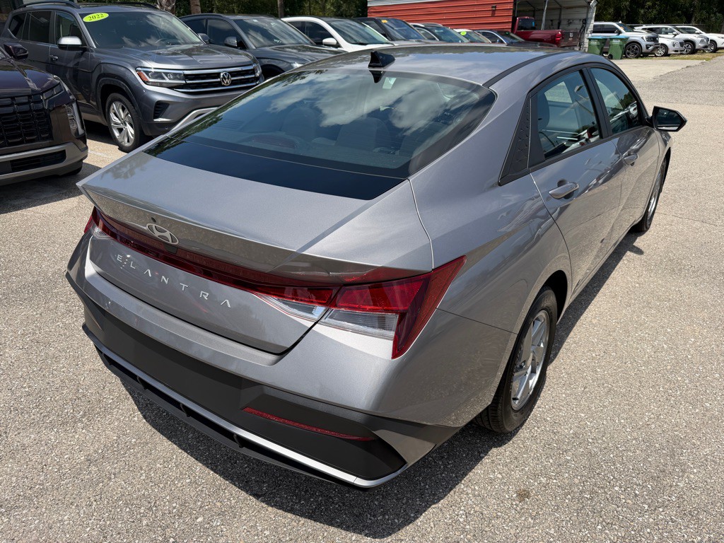 2024 Hyundai Elantra Image 5
