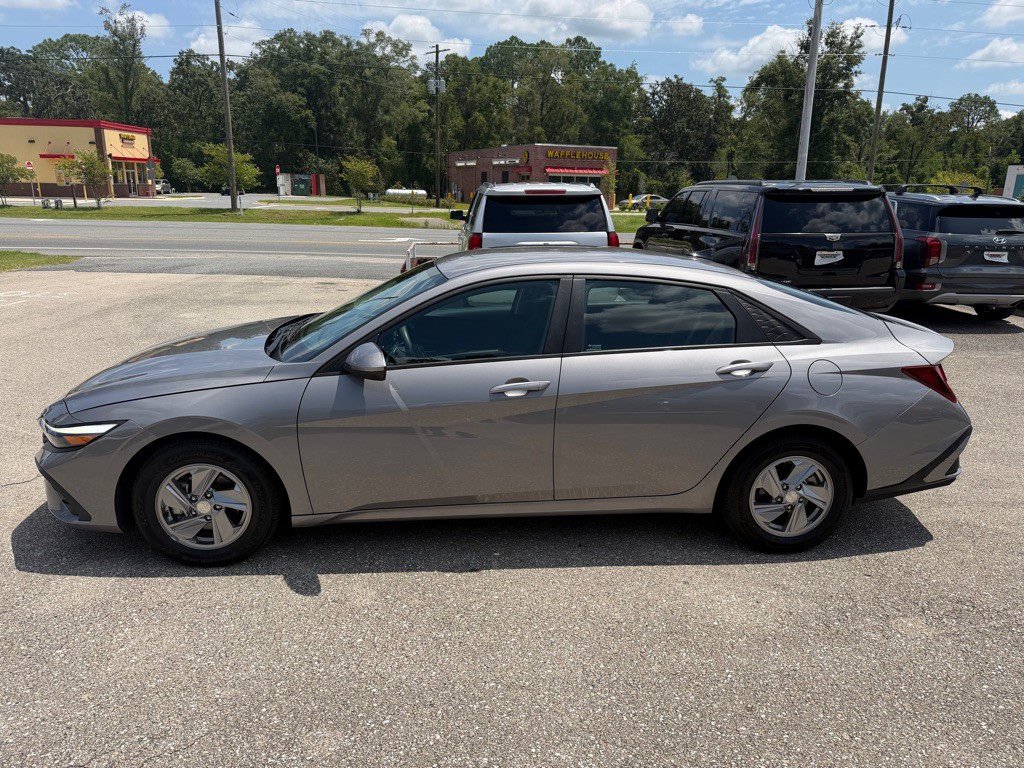2024 Hyundai Elantra Image 8