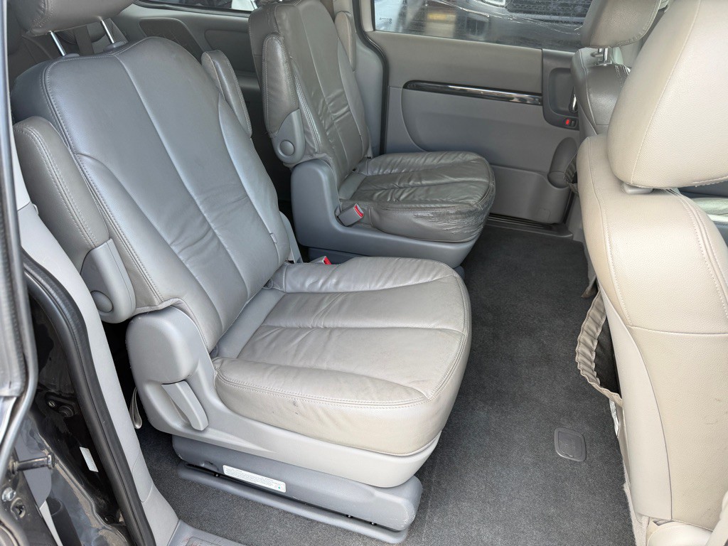 2012 Kia Sedona Image 11