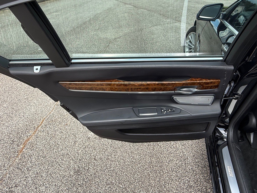 2014 BMW 7 Series Image 10
