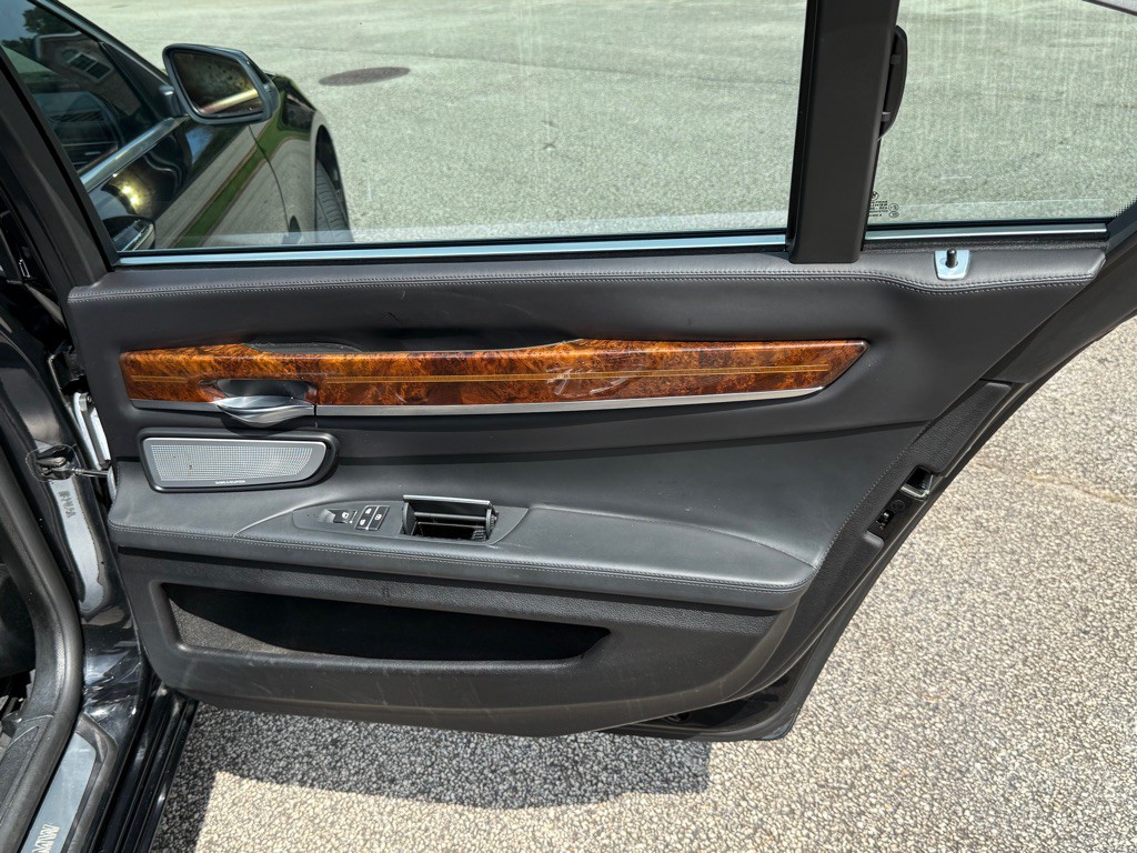 2014 BMW 7 Series Image 15