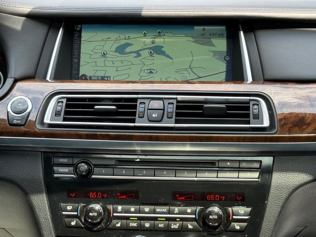 2014 BMW 7 Series Image 17