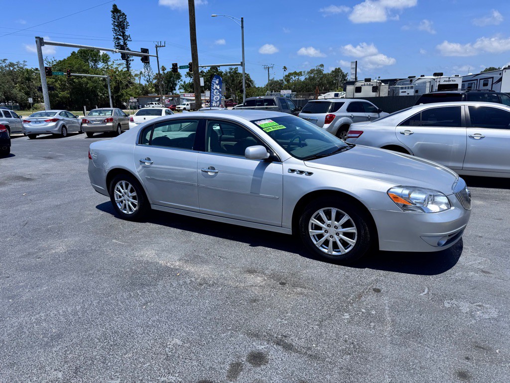 2010 Buick Lucerne Image 1