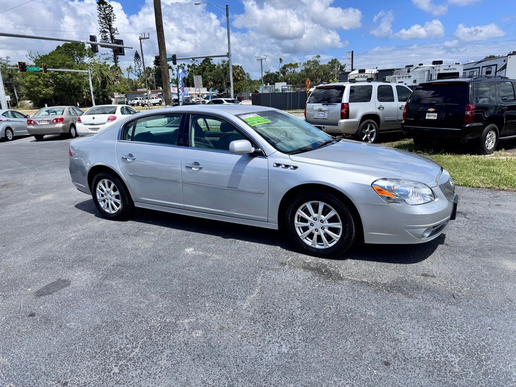 2010 Buick Lucerne Image 2