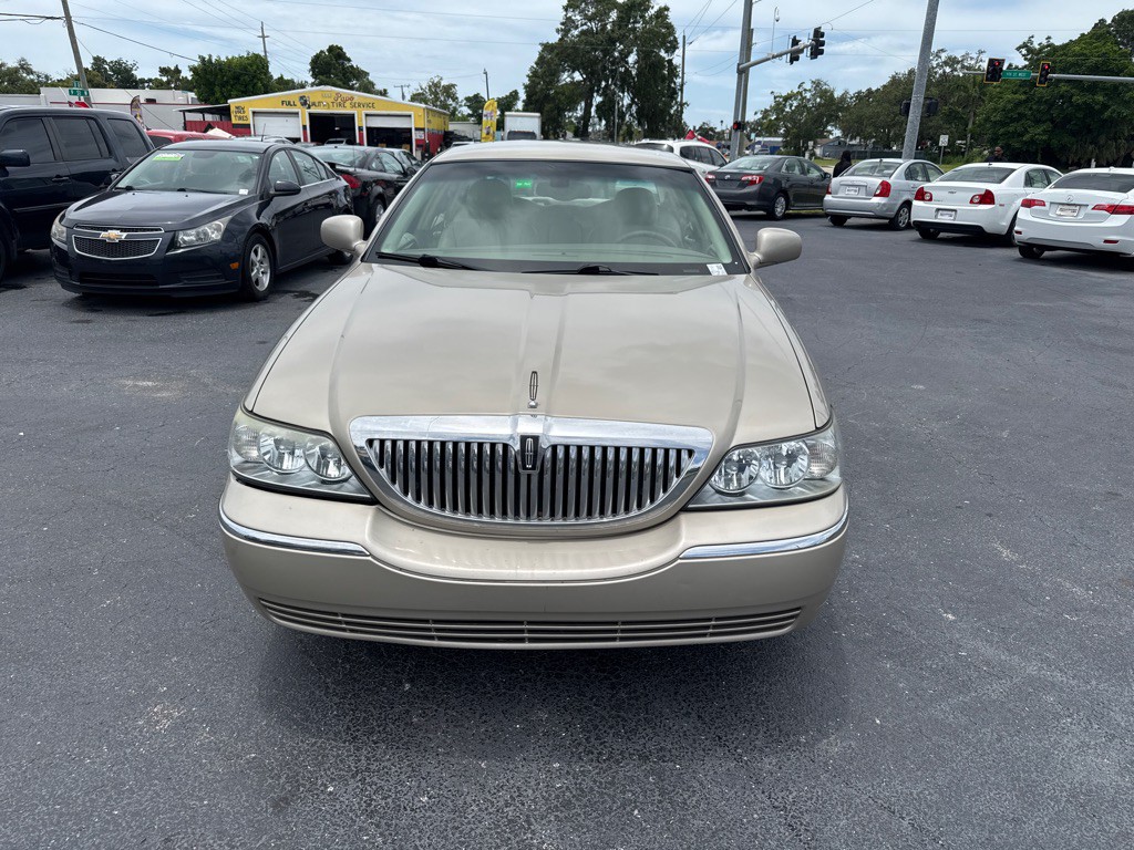 2004 Lincoln Town Car Image 4
