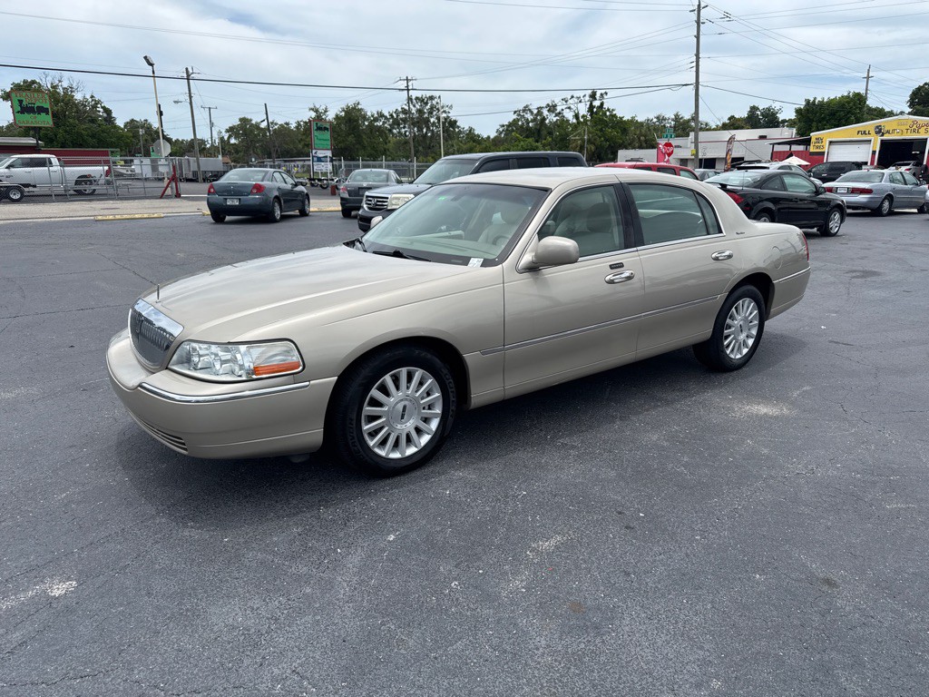 2004 Lincoln Town Car Image 5