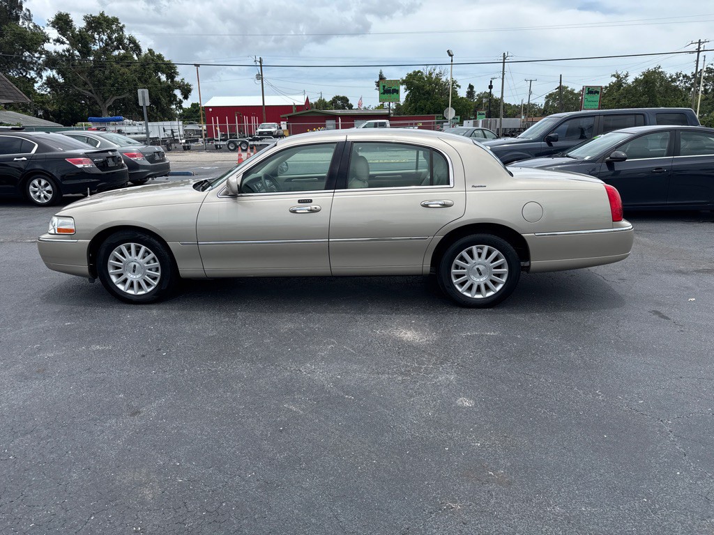 2004 Lincoln Town Car Image 6
