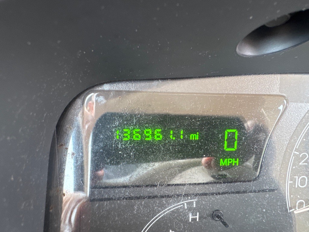 2004 Lincoln Town Car Image 12