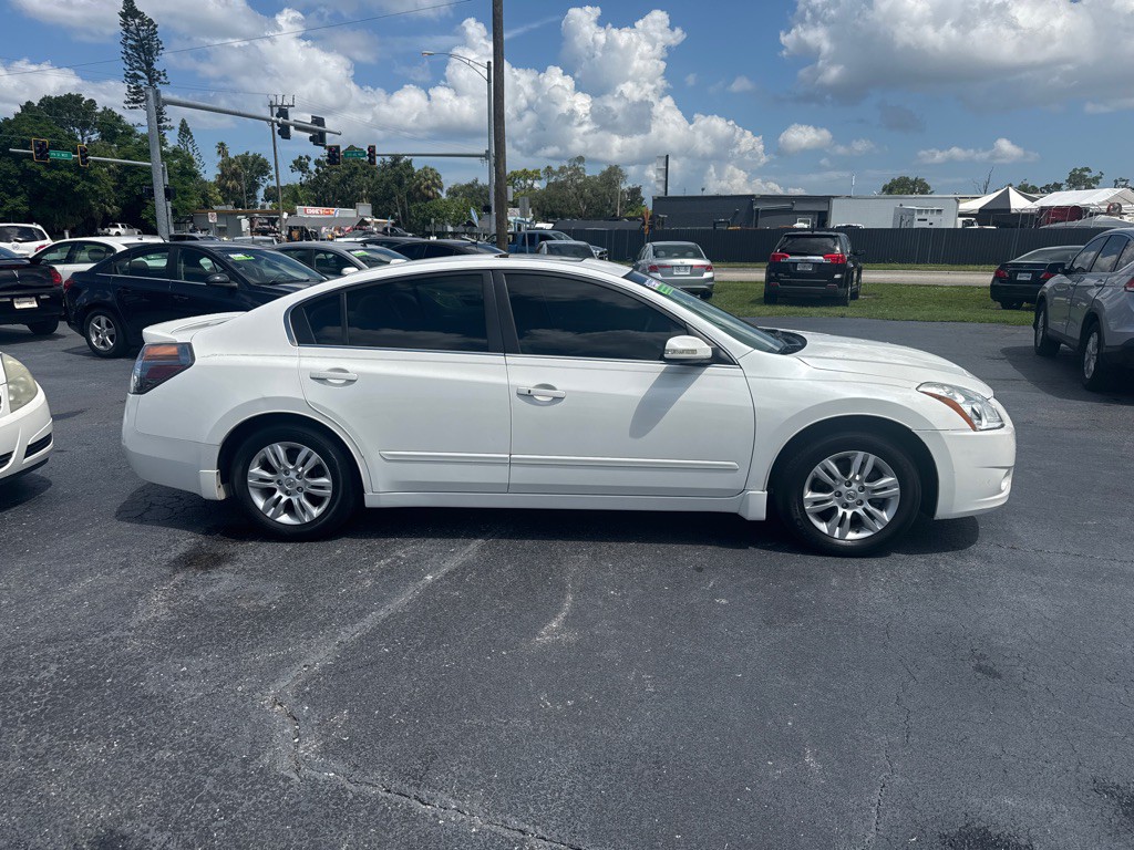 2012 Nissan Altima Image 8