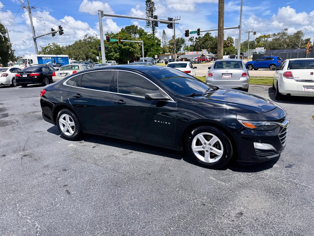 2020 Chevrolet Malibu Image 2