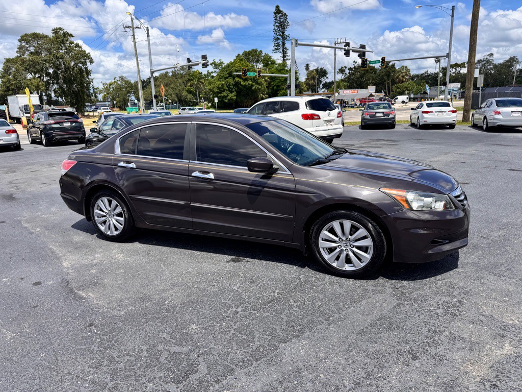 2011 Honda Accord Image 2