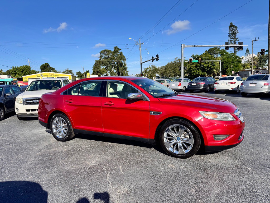 2011 Ford Taurus Image 2