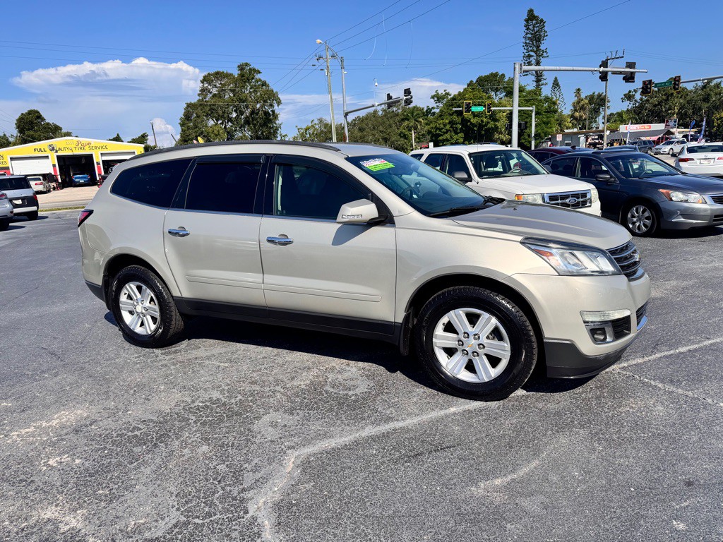 2014 Chevrolet Traverse Image 2