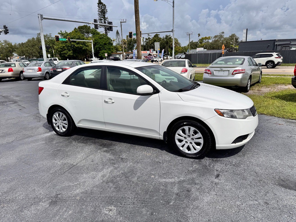 2011 Kia Forte Image 2